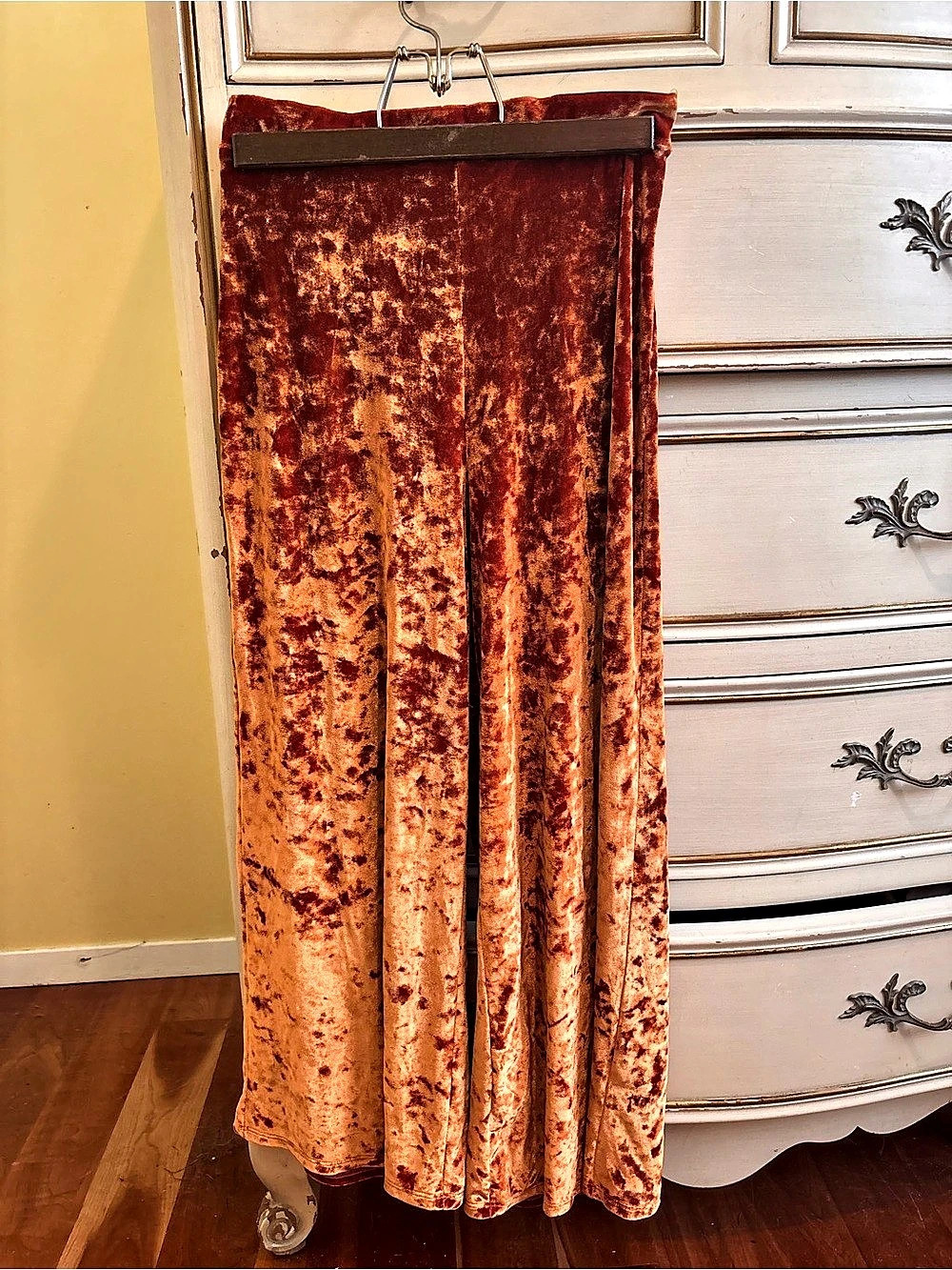 Urban Outfitters Velvet Pants wide leg Size Small Good Condition